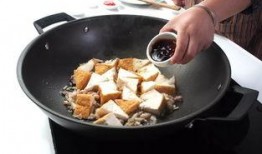 爆料小豆腐加工视频教程,轻松学会传统美食制作